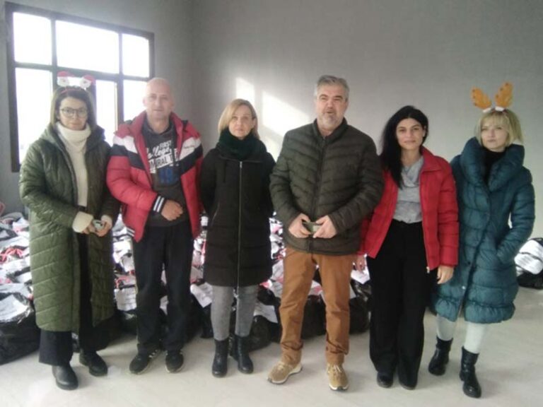 “Πακέτα αγάπης” σε ευάλωτες οικογένειες από το Δήμο Εορδαίας