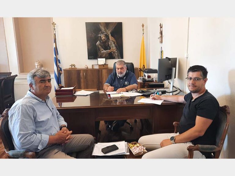 Την σύμβαση για τις εργασίες αποκατάστασης φθορών στο 2ο Γυμνάσιο Πτολεμαΐδας, υπέγραψε σήμερα το πρωί ο Δήμαρχος Εορδαίας Παναγιώτης Πλακεντάς.