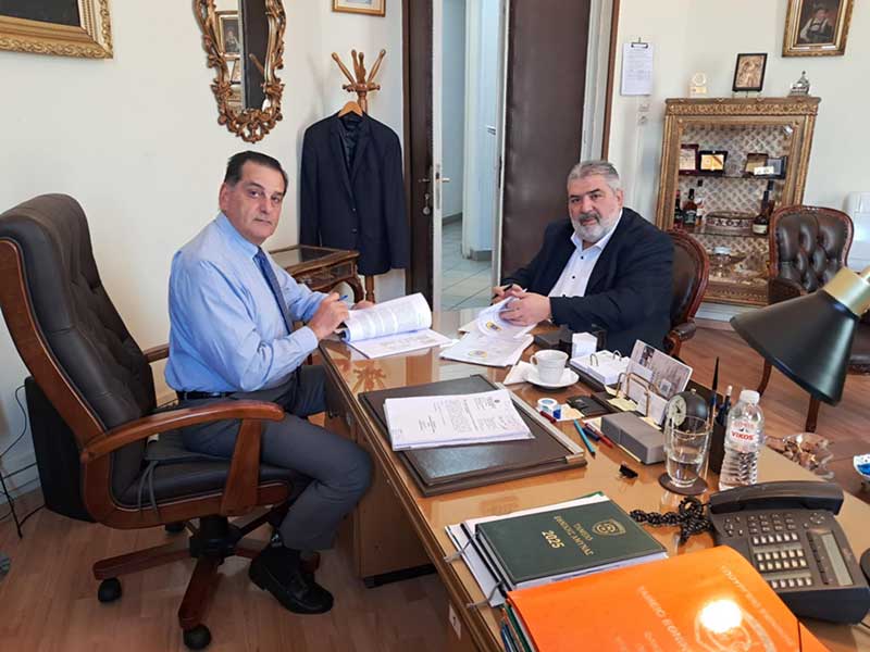 Υπογραφή σύμβασης παραχώρησης 47 στρεμμάτων του πρώην στρατοπέδου ΦΟΥΦΑ στον Δήμο Εορδαίας για την ανέγερση Δημοτικού Σταδίου