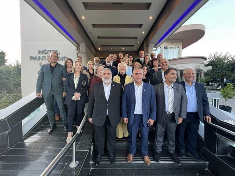 Υπογραφή πράξης αδελφοποίησης Δήμων Ιθάκης και Εορδαίας