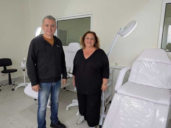 Ευχαριστίες του Εργαστηριακό Κέντρο Πτολεμαΐδας προς τον Δήμαρχο Εορδαίας, κ. Παναγιώτη Πλακεντά, και την Αντιδήμαρχο Παιδείας, κ. Αικατερίνη Κάτσιου, για τον εξοπλισμού του νέου εργαστηρίου της Ειδικότητας Αισθητικής Τέχνης