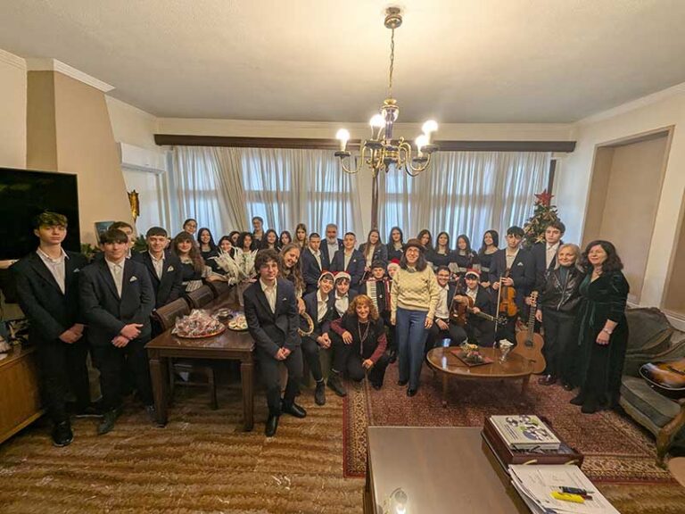 Χριστουγεννιάτικα κάλαντα και ευχές στο Δημαρχείο Εορδαίας