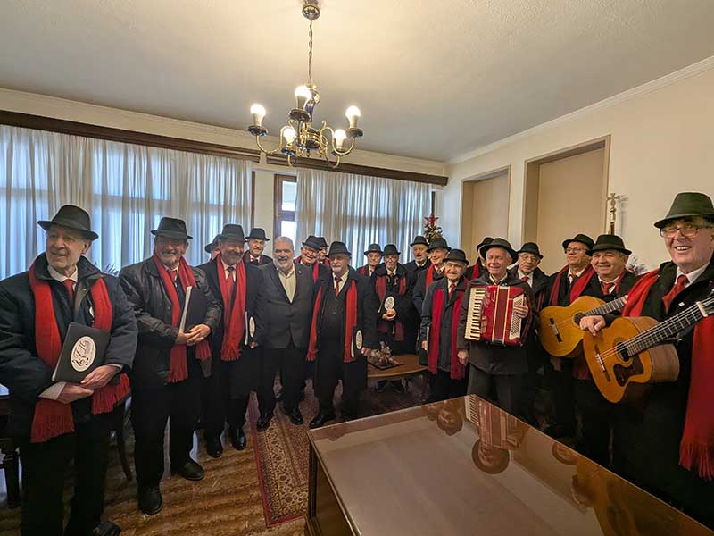 Γιορτινή Ατμόσφαιρα στο Δημαρχείο την Τελευταία Μέρα του Χρόνου στο Δημαρχείο Εορδαίας