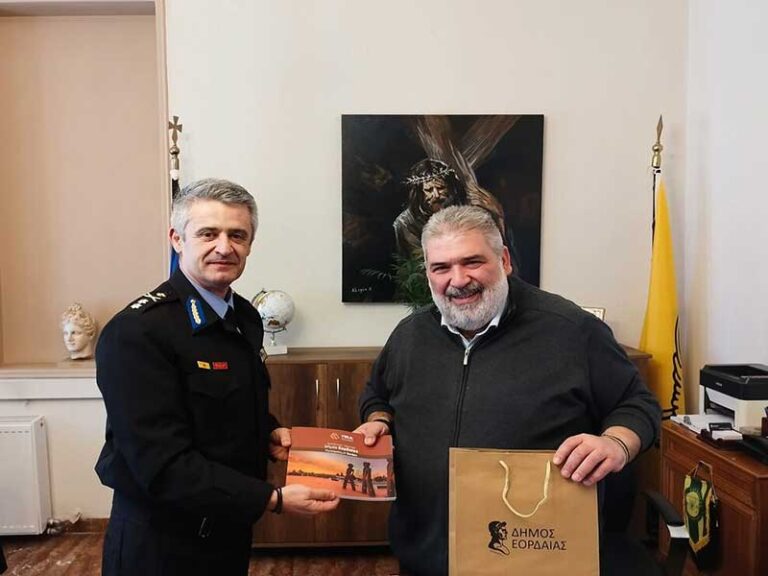 Εθιμοτυπική επίσκεψη του Διοικητή των Πυροσβεστικών Ακαδημιών Ελλάδας  Υποστράτηγου Π.Σ. Παναγιώτη Κυπριωτέλλη στον Δήμαρχο Εορδαίας