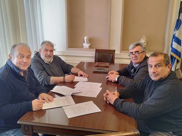 Υπογραφή σύμβασης για την κατασκευή γηπέδου ποδοσφαίρου 5×5 στην Τ.Κ. Αναρράχης