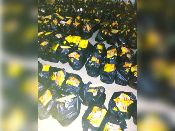 Διανομή δεμάτων τροφίμων και πασχαλινών δώρων σε 230 οικογένειες