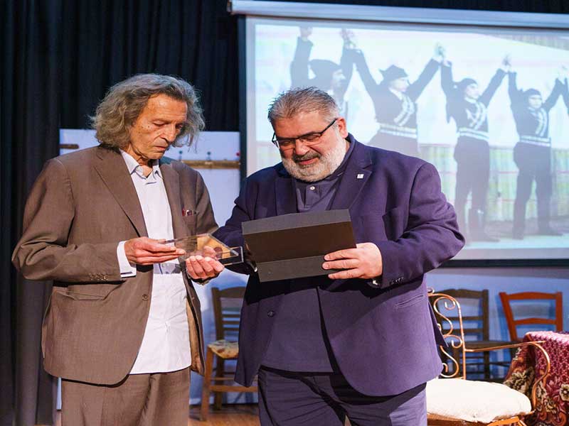 Με το θεατρικό έργο «Το εξ’ το βουδ’ Χαράλαμπε» από την Θεατρική Ομάδα Μεσόβουνου -Επέκεινα συνεχίστηκε το Φεστιβάλ Θεάτρου – Το σημερινό πρόγραμμα