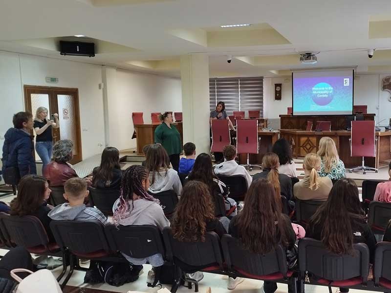 Υποδοχή μαθητών του 5ου Γυμνασίου Πτολεμαΐδας και αποστολής Erasmus από την Ολλανδία στον Δήμο Εορδαίας