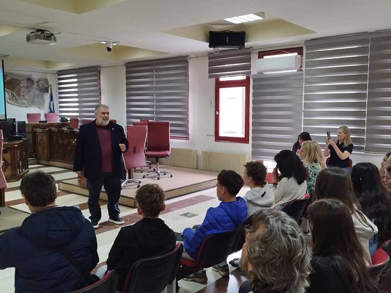 Υποδοχή μαθητών του 5ου Γυμνασίου Πτολεμαΐδας και αποστολής Erasmus από την Ολλανδία στον Δήμο Εορδαίας