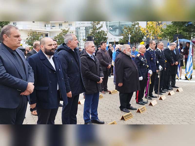 Φωτογραφίες από Αρχιερατικό Εσπερινό και Λιτανεία Εικόνας την Τρίτη και Επιμνημόσυνη Δέηση κατάθεση στεφάνων και παρέλαση