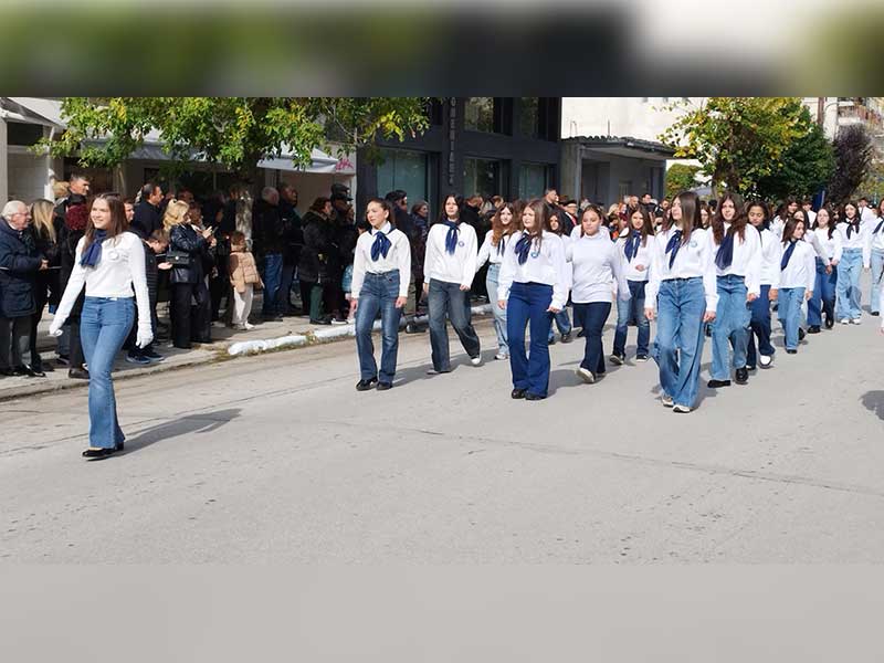 Φωτογραφίες από Αρχιερατικό Εσπερινό και Λιτανεία Εικόνας την Τρίτη και Επιμνημόσυνη Δέηση κατάθεση στεφάνων και παρέλαση
